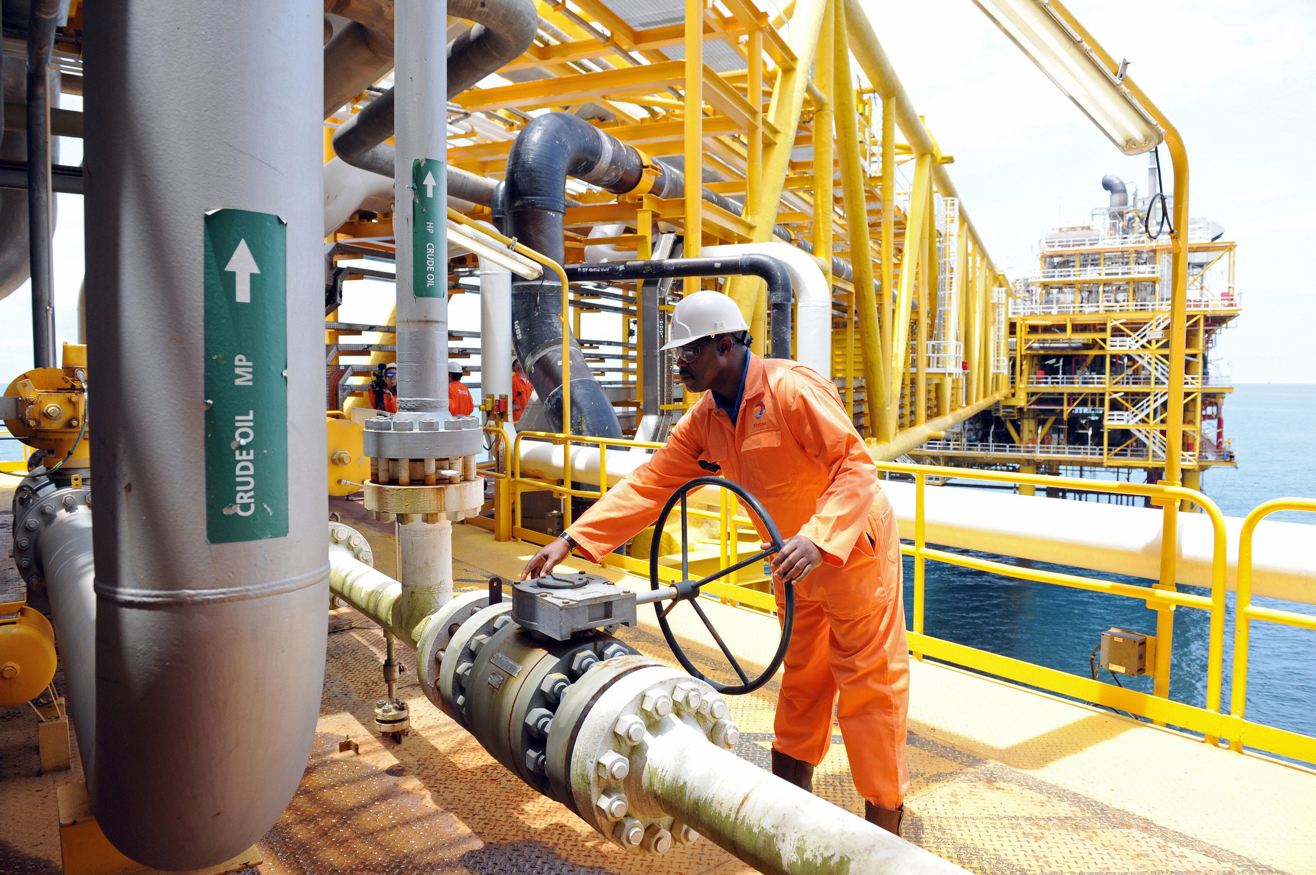 Производители нефти в африке. НПЗ Нигерии. Нефтеперерабатывающая промышленность Африки.. Нефтяная промышленность. Нефтедобыча промышленность.